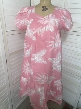 Vintage Royal Creations Hawaiian Muumuu Pink White Floral Dress Sz Small